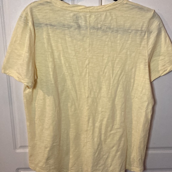 ❤️🔥5/20$ GAP💫 Women’s Yellow Round Neck Short Sleeve Shirt - Picture 3 of 5